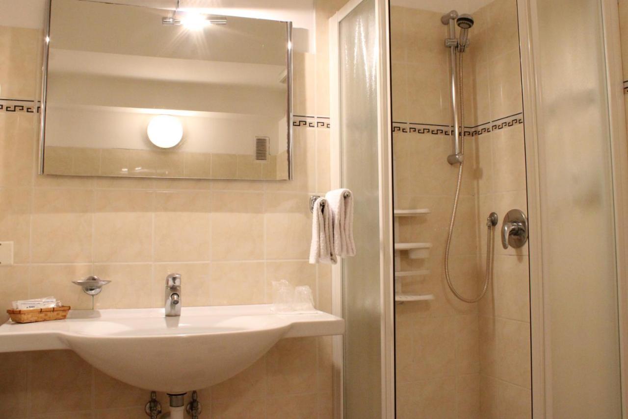 Hotel Alexandra Рокбрюн-Кап-Мартин Екстериор снимка